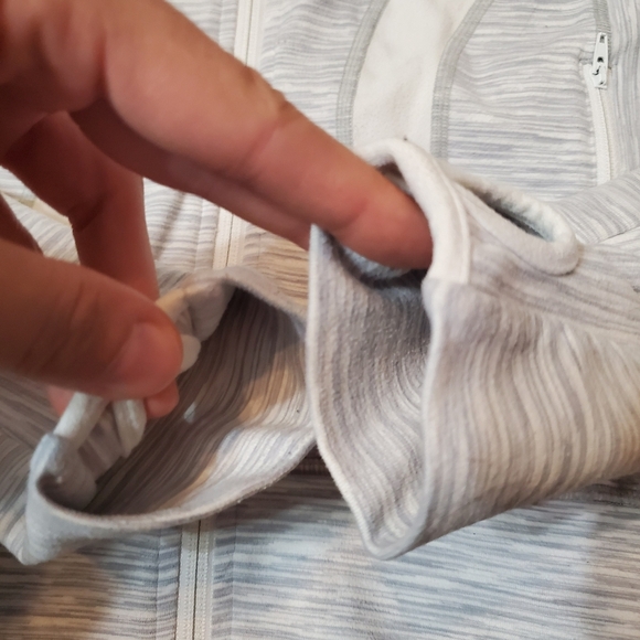Lululemon Stride zip hooded jacket. Striped. Heathered grey and white. Size 2. - Picture 9 of 16